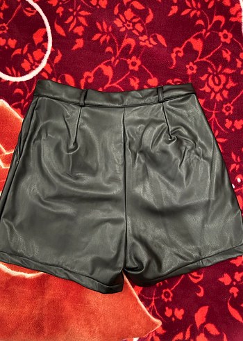Kemerli Siyah Deri Mini Şort - Görsel 4
