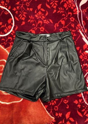 Kemerli Siyah Deri Mini Şort - Görsel 2
