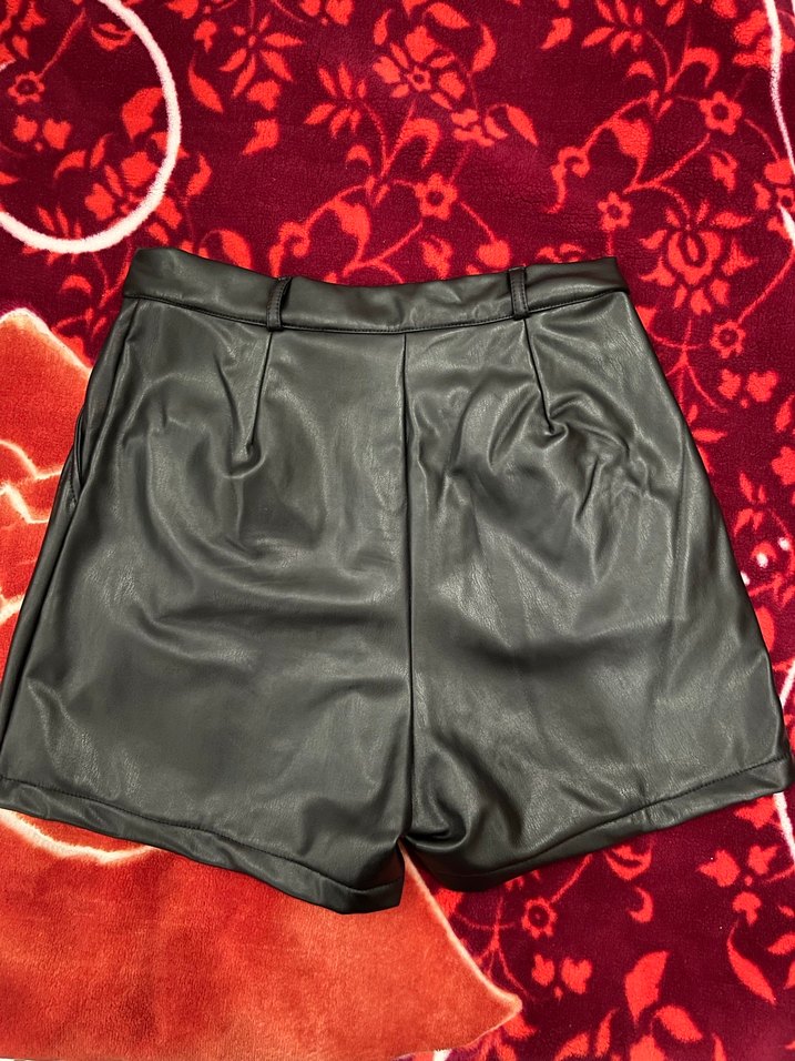 Kemerli Siyah Deri Mini Şort - Görsel 4