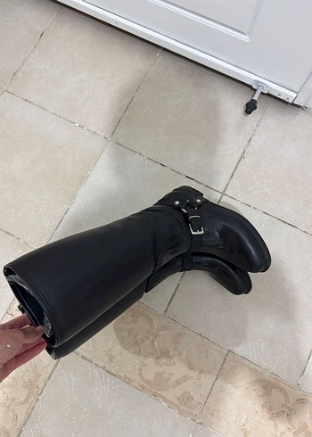 Tokalı Siyah Diz Boyu Yağmur Çizmesi - Görsel 2