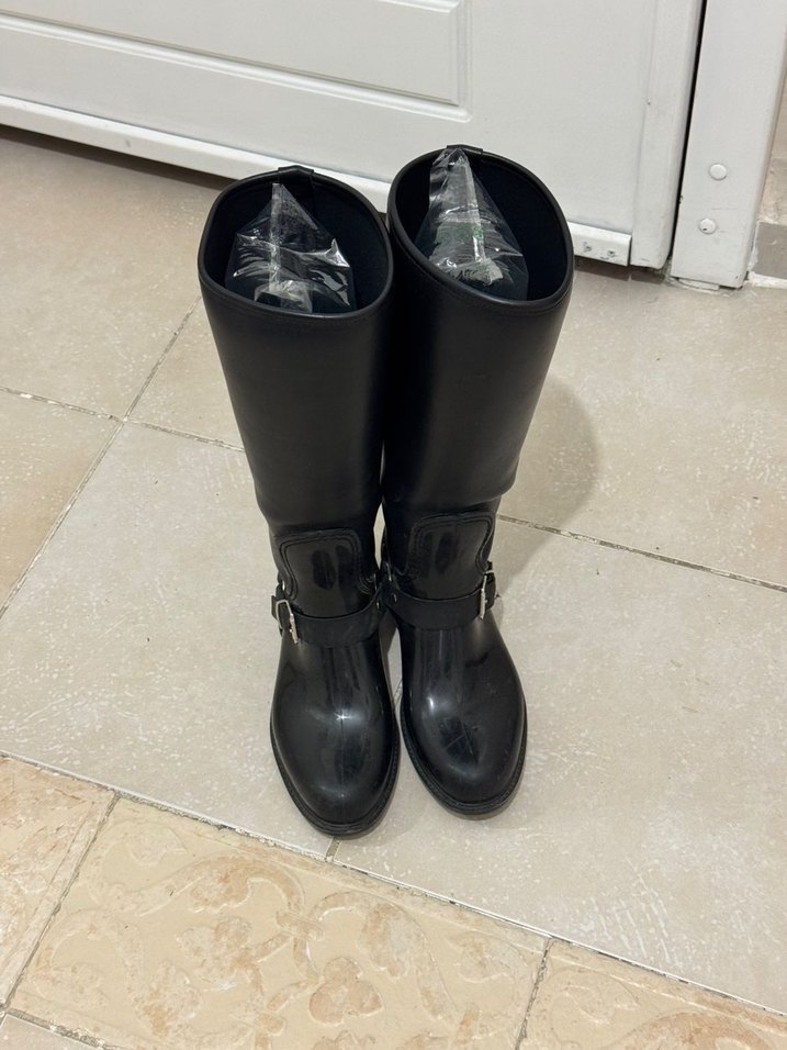 Tokalı Siyah Diz Boyu Yağmur Çizmesi - Görsel 3