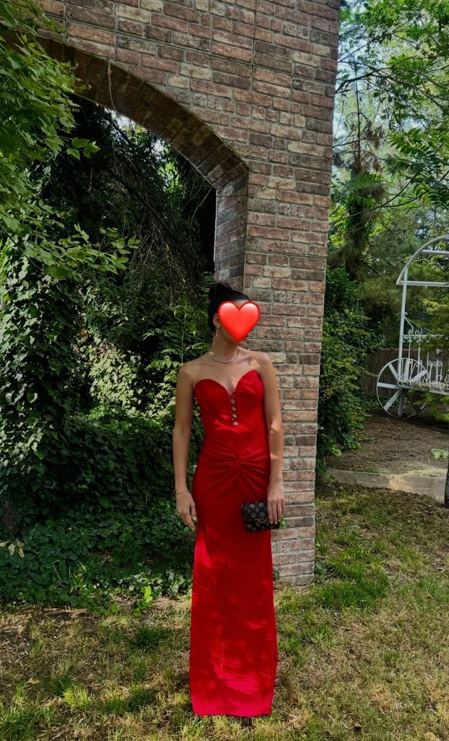 Kırmızı Straplez Uzun Drapeli Abiye Elbise - Görsel 3