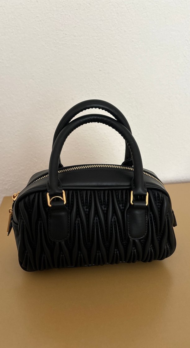 Siyah Deri Miu Miu çanta - Görsel 3