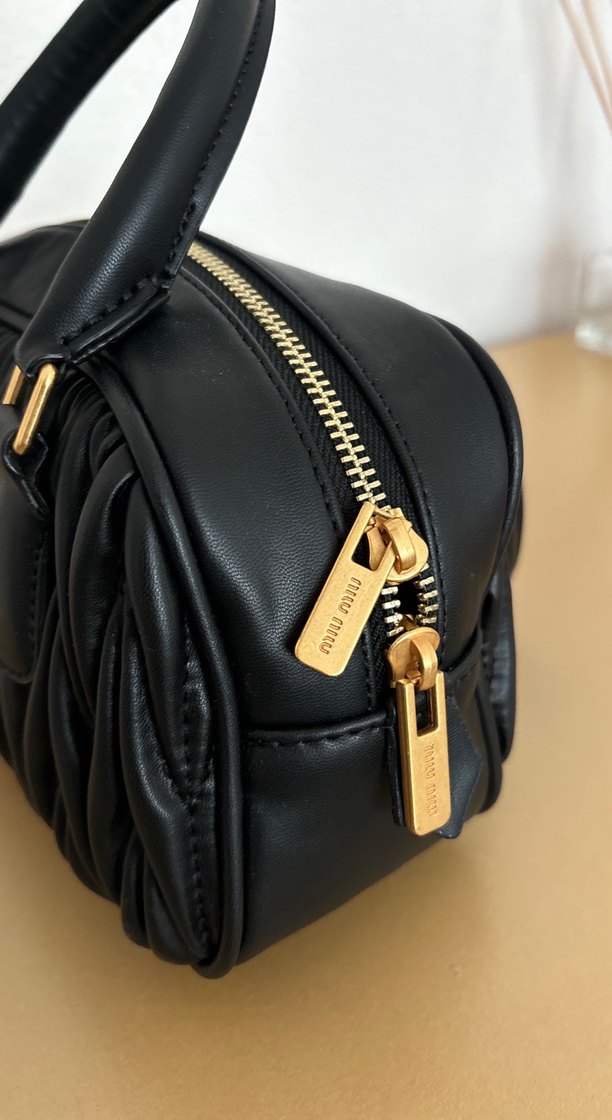Siyah Deri Miu Miu çanta - Görsel 4