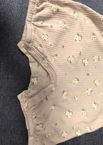 E bebek / Nakışlı Bej Kız Çocuk Kısa Kollu Tulum - Görsel 2