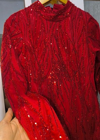 Kırmızı İşlemeli Uzun Kollu Abiye Elbise - Görsel 5