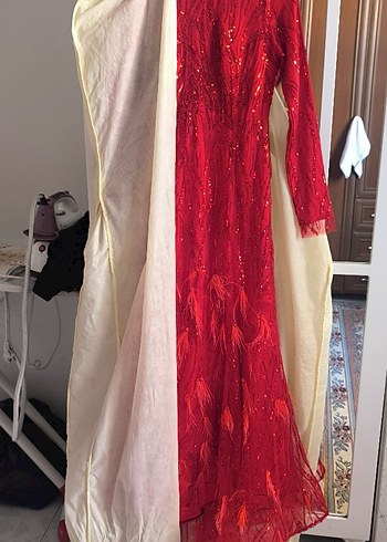 Kırmızı İşlemeli Uzun Kollu Abiye Elbise - Görsel 8