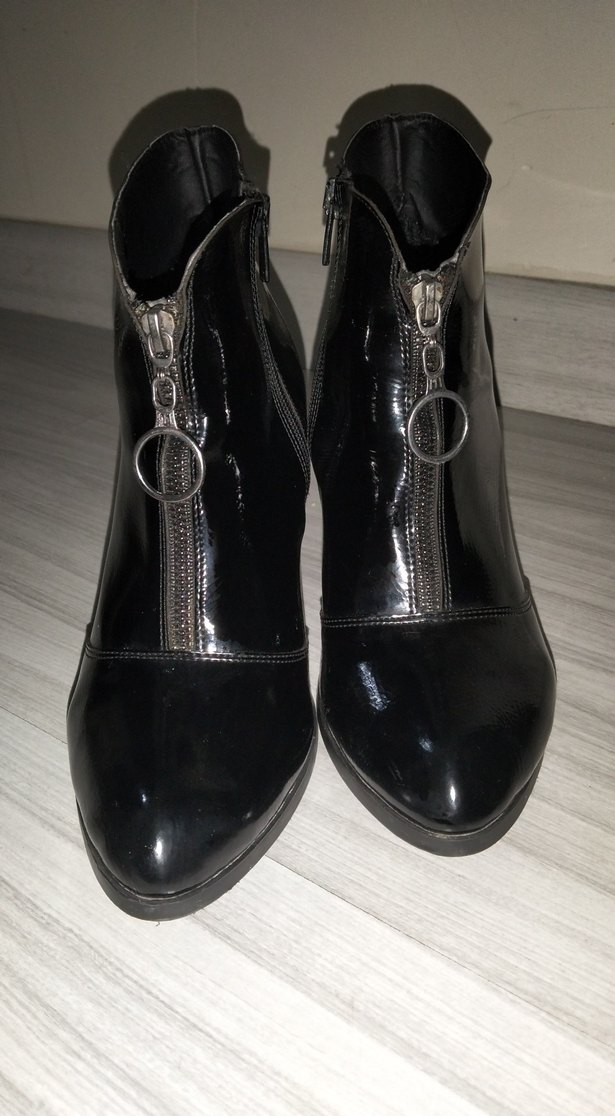 Siyah Parlak Deri Kemerli Blok Topuklu Bot - Görsel 3