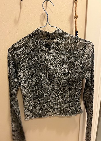 Gri Yılan Desenli Transparan Detaylı Kadın Bluz - Görsel 5