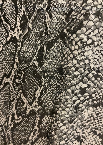 Gri Yılan Desenli Transparan Detaylı Kadın Bluz - Görsel 6