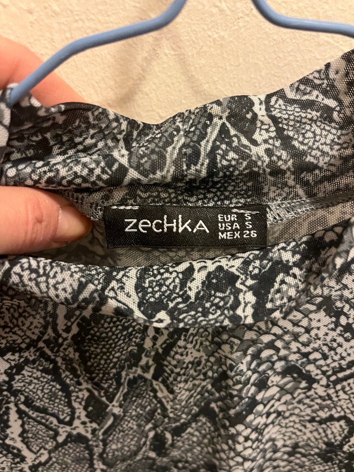 Gri Yılan Desenli Transparan Detaylı Kadın Bluz - Görsel 3