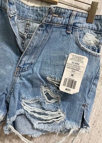 Düğmeli Rahat Kesim Kadın Kot Şort - Görsel 2