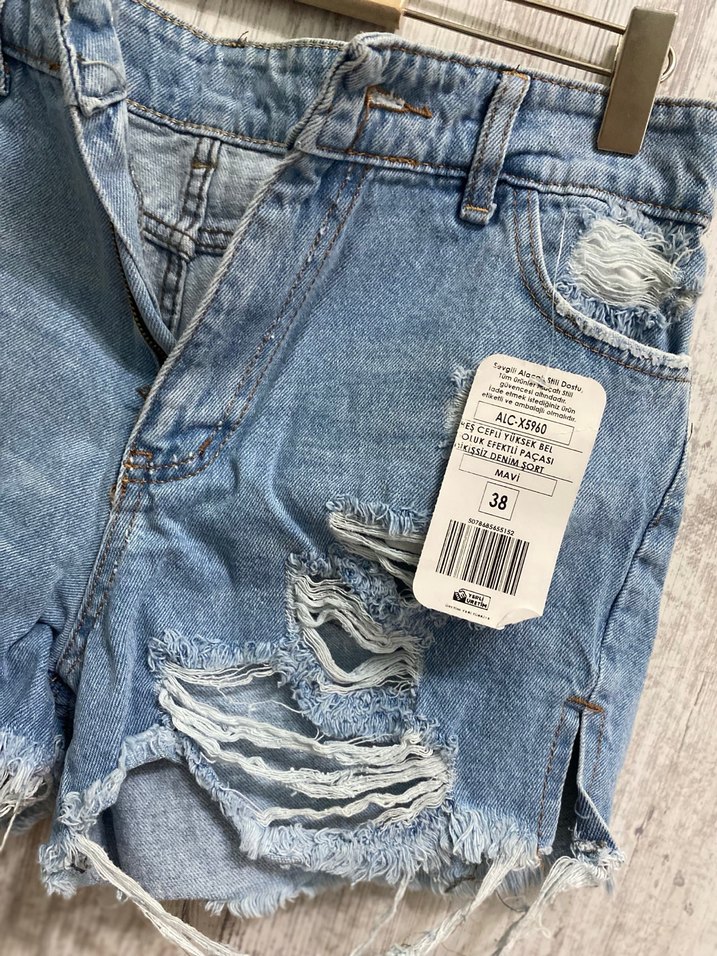 Düğmeli Rahat Kesim Kadın Kot Şort - Görsel 2