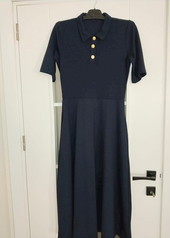 Altın Renk Rozetleri olan şık elbise - Görsel 2