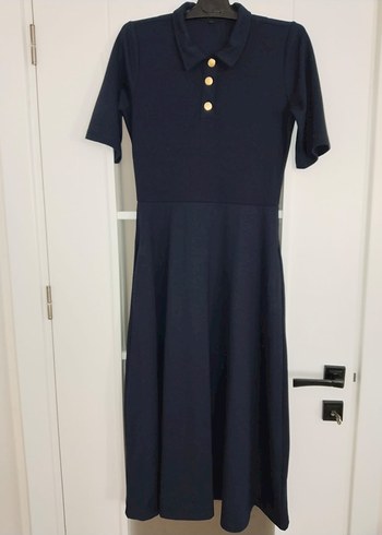 Altın Renk Rozetleri olan şık elbise - Görsel 3