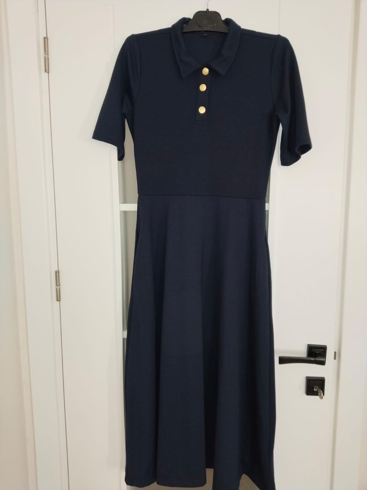 Altın Renk Rozetleri olan şık elbise - Görsel 4