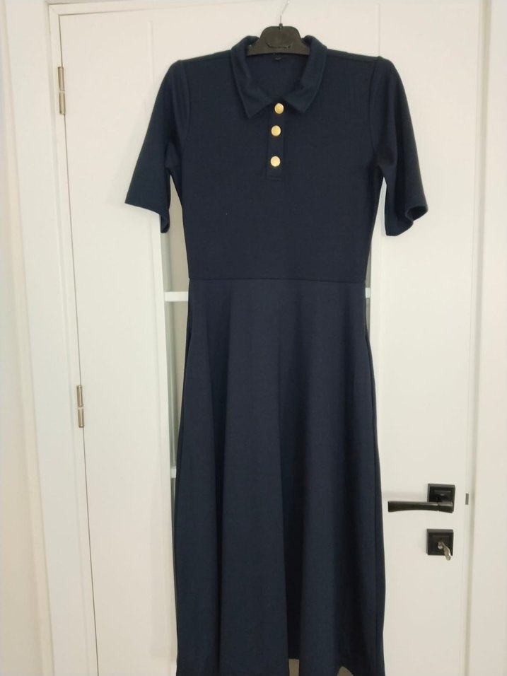 Altın Renk Rozetleri olan şık elbise - Görsel 2