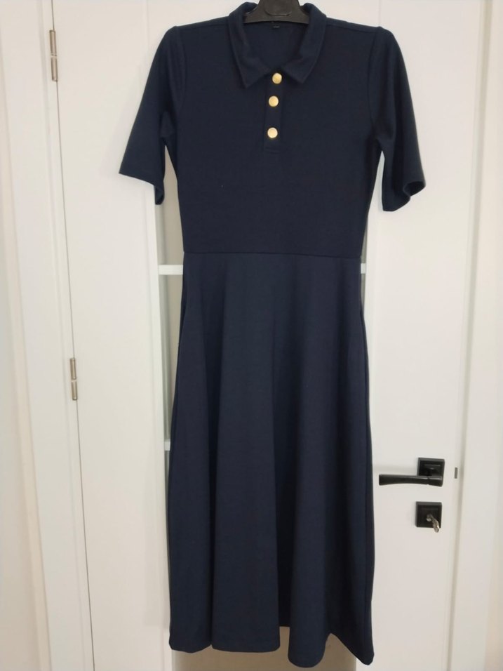 Altın Renk Rozetleri olan şık elbise - Görsel 3