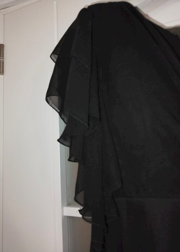 Siyah V Yakalı Uzun Gotik Kadın Elbise - Görsel 4