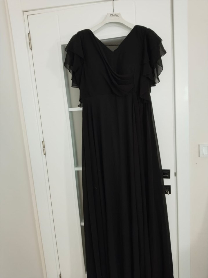 Siyah V Yakalı Uzun Gotik Kadın Elbise - Görsel 3