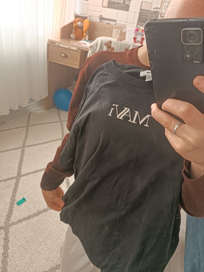 Drapeli Siyah Deri Hamile Tişörtü - Görsel 4