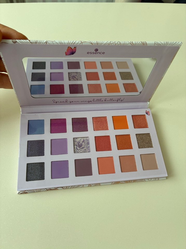 ESSENCE Çok Renkli Göz Farı Paleti - Görsel 3