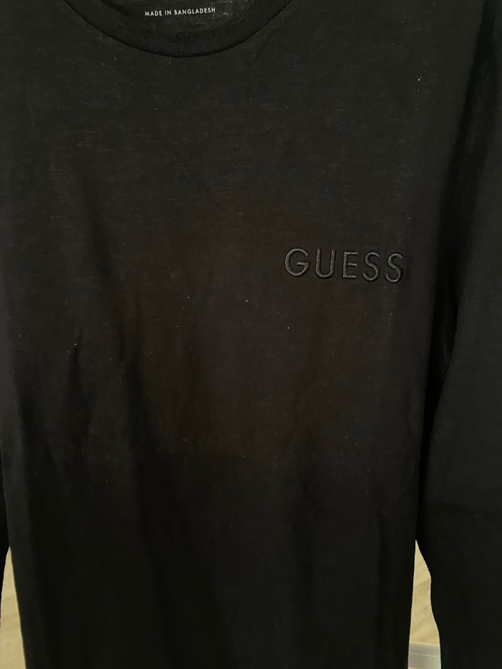 Guess Tişört...Slim fit M beden - Görsel 2