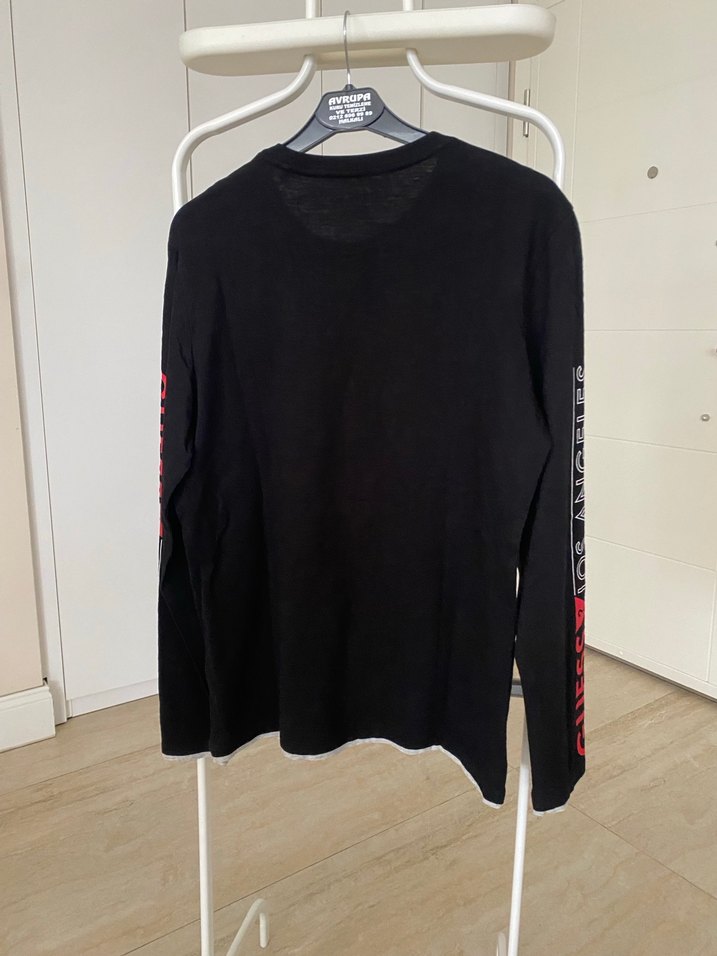 Guess Tişört...Slim fit M beden - Görsel 4