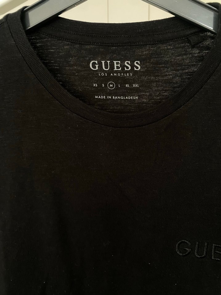 Guess Tişört...Slim fit M beden - Görsel 3