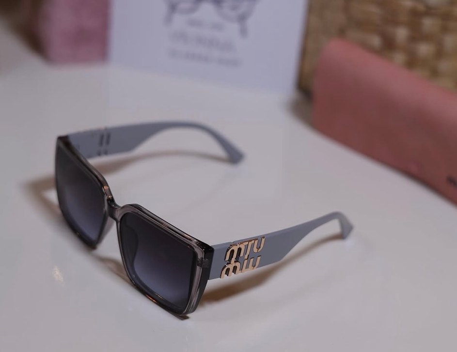Miu Miu Gri Sokak Stili Kadın Gözlüğü - Görsel 4