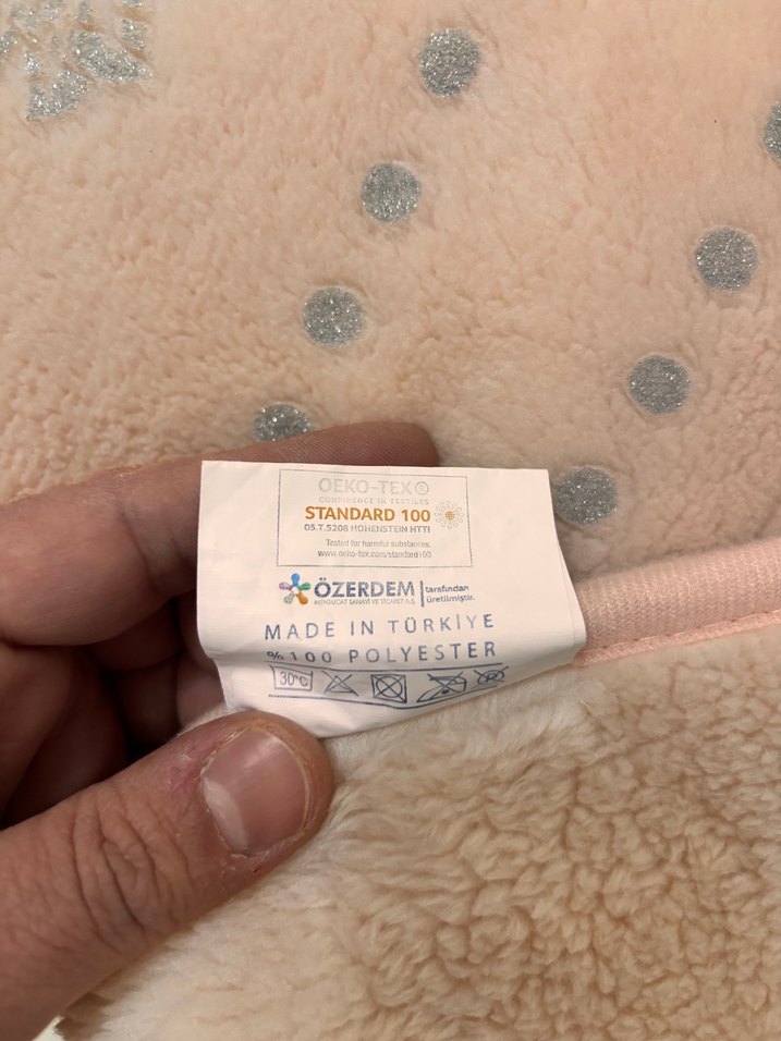 Nakışlı Beyaz Yatak Örtüsü - Görsel 3