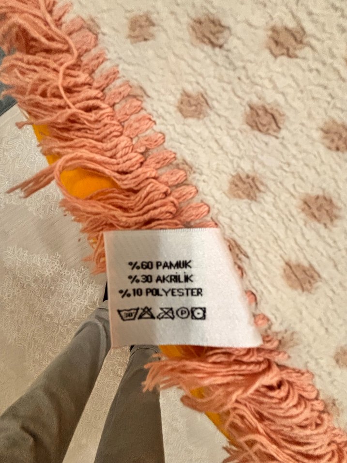 Beyaz ve pastel kareli yatak örtüsü - Görsel 3