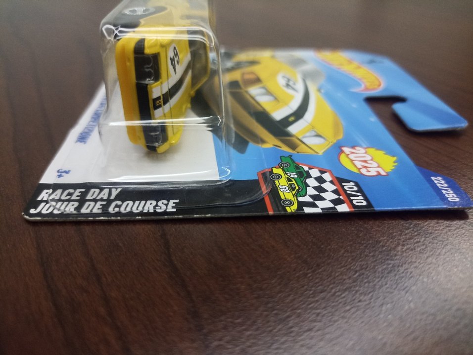 Hot Wheels Sarı Ferrari Oyuncak Araba - Görsel 3