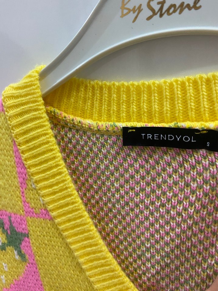 Sarı V Yaka Örgü Kolsuz Süveter - Görsel 2