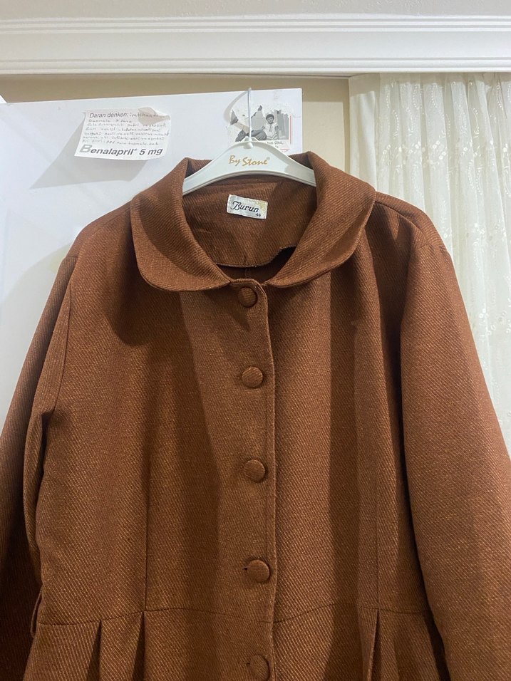 Uzun Kahverengi Düğmeli Kadın pardesü - Görsel 3