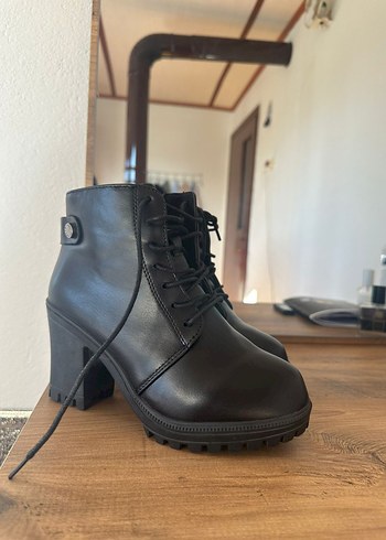 Siyah Deri Gotik Topuklu Kadın Bot - Görsel 4