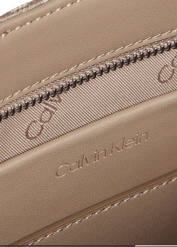 Calvin Klein Calvin Klein Marka sıfır ayarında orijinal Kadın Çapraz Çanta