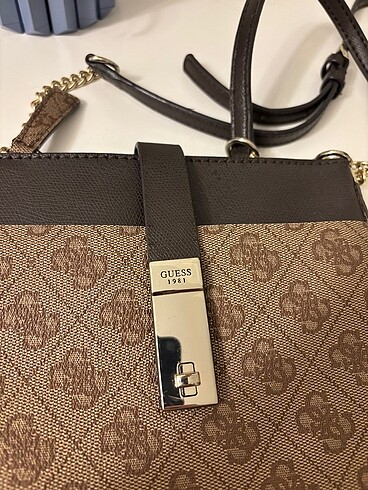 Guess ORİJİNAL GUESS MARKALI ÇAPRAZ ASKILI ÇANTA