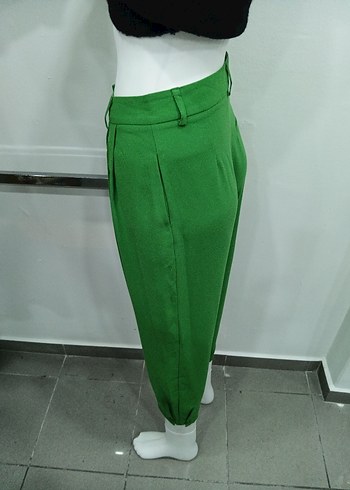 Kadın Yeşil Kemerli Kısa Bol Kumaş Pantolon - Görsel 4