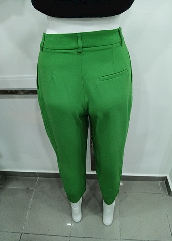 Kadın Yeşil Kemerli Kısa Bol Kumaş Pantolon - Görsel 3