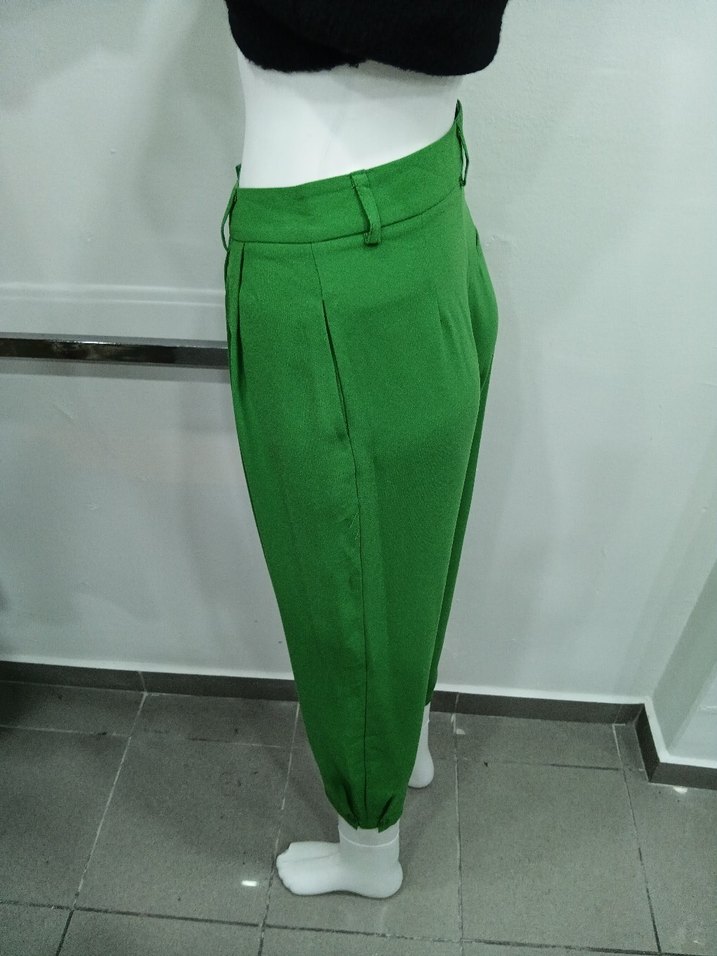 Kadın Yeşil Kemerli Kısa Bol Kumaş Pantolon - Görsel 4
