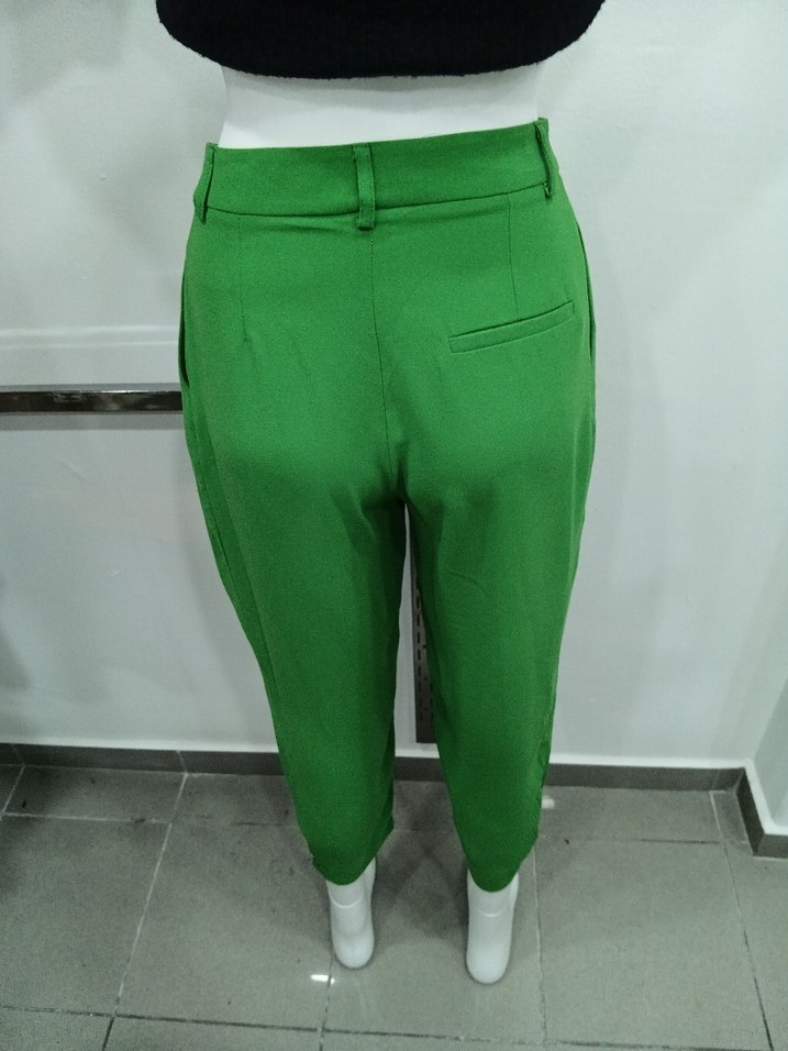 Kadın Yeşil Kemerli Kısa Bol Kumaş Pantolon - Görsel 3