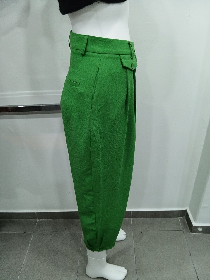 Kadın Yeşil Kemerli Kısa Bol Kumaş Pantolon - Görsel 2