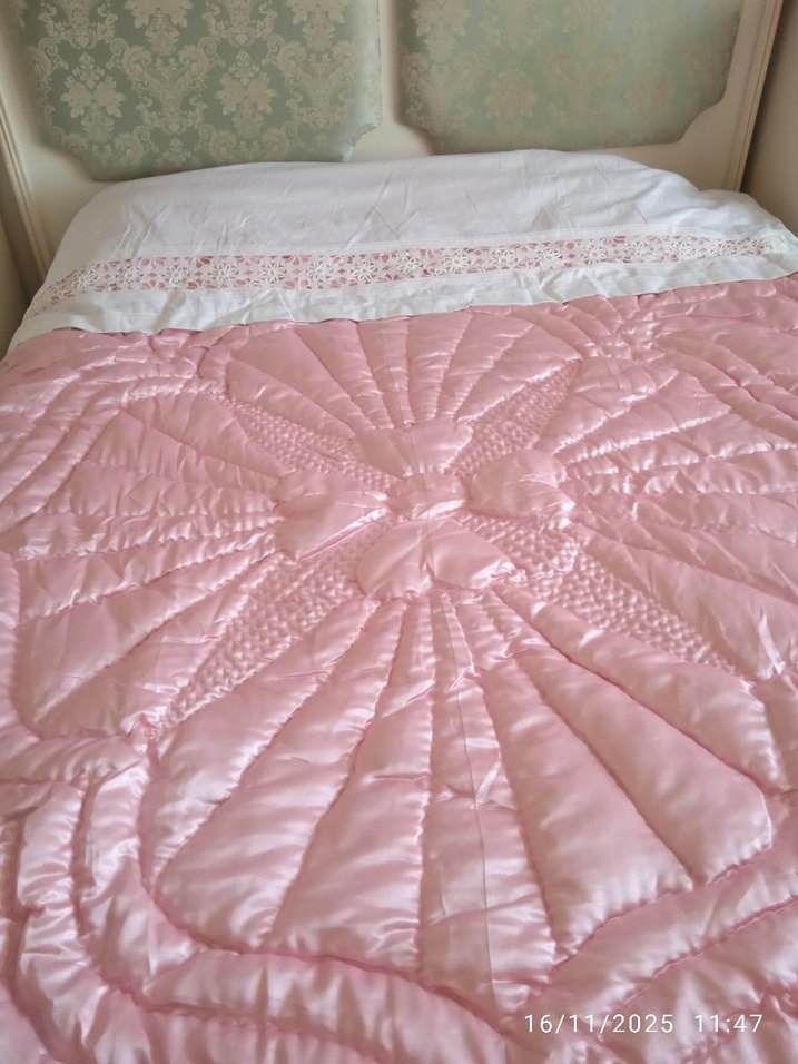 el yapımı Pembe İşlemeli orjinal yün yorgan - Görsel 4