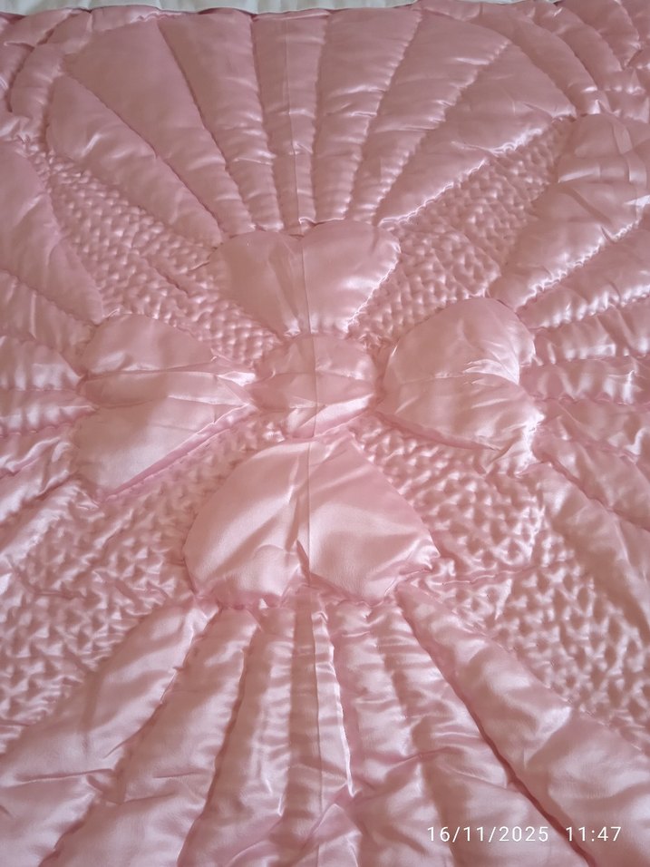 el yapımı Pembe İşlemeli orjinal yün yorgan - Görsel 3