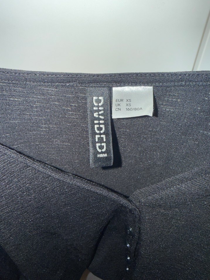 Siyah Keten Kısa Askılı Bluz - Görsel 2