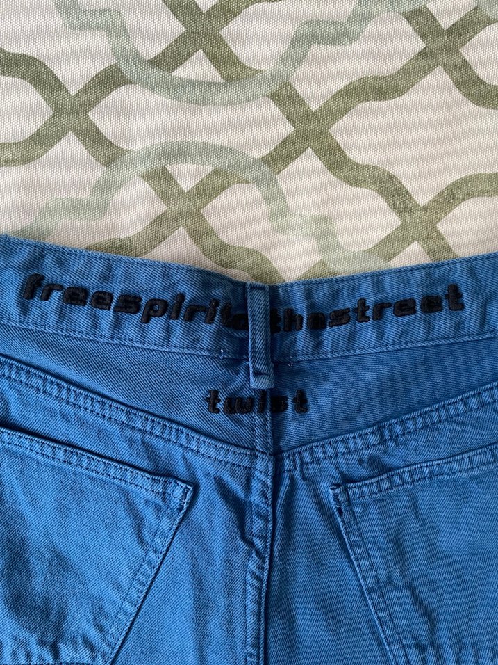 Twist Düğmeli Koyu Mavi Mini Kot Şort - Görsel 2