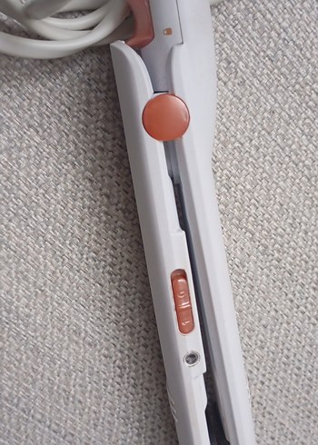 saç düzleştirici 2ay kullanıldı ayarı yok düğmesi var 230derece - Görsel 2