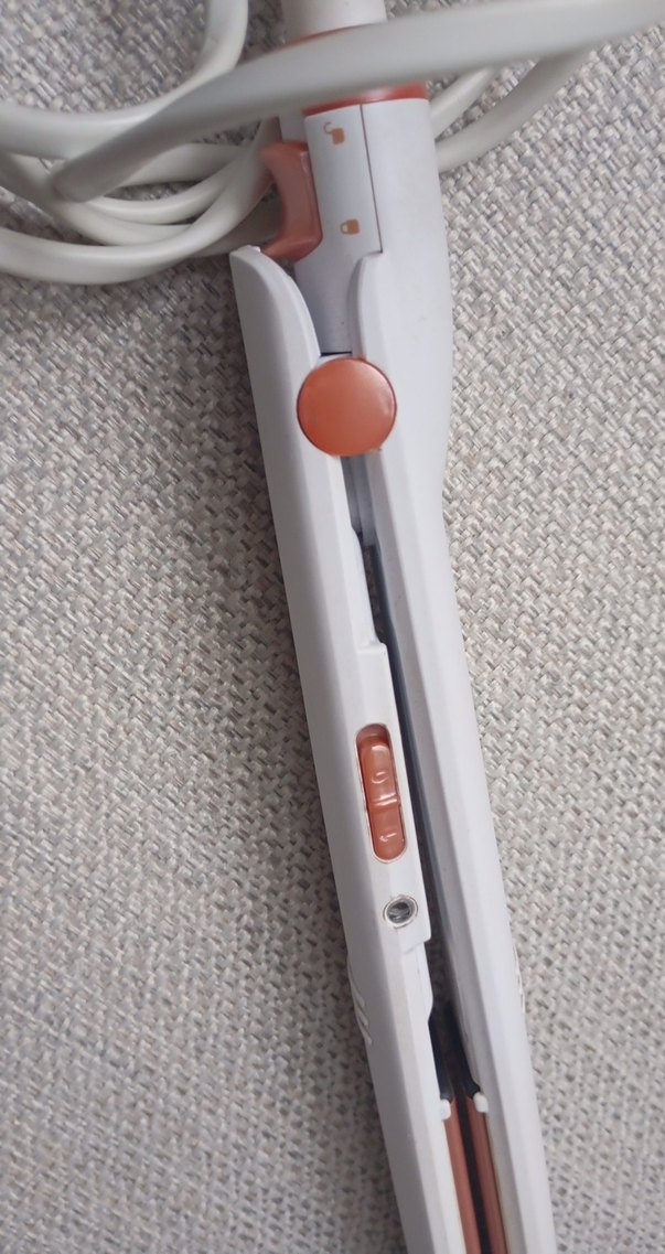 saç düzleştirici 2ay kullanıldı ayarı yok düğmesi var 230derece - Görsel 2
