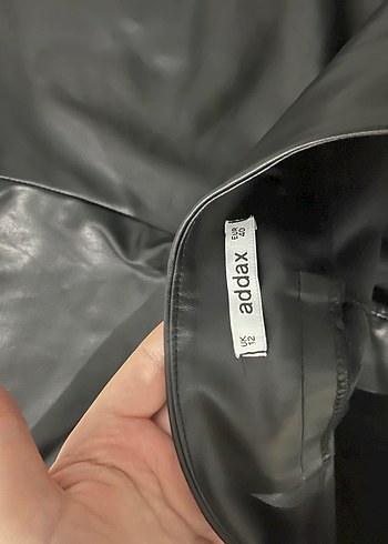 Siyah Deri Mini Şort - Görsel 3